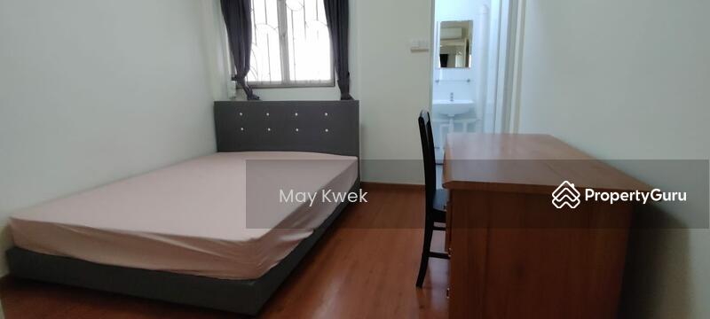 Master bedroom  new Queen bed provided
