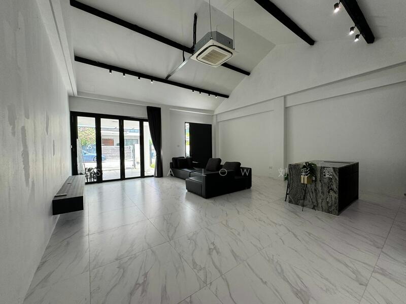 Inter Terrace House for SALE. Highland Close. Kovan MRT Terraced House