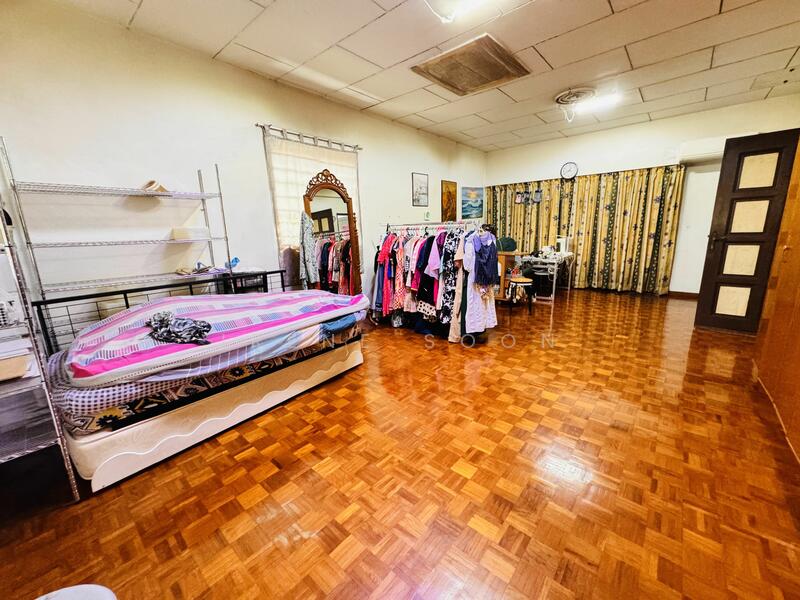 This master bedroom is amazing! More than spacious enough to design exactly how you want i