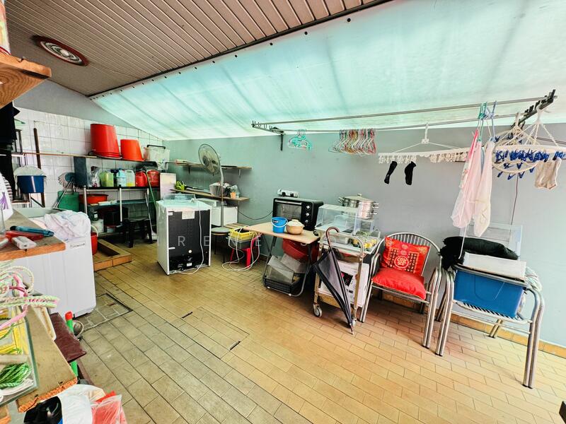 Discover endless possibilities with this super spacious backyard!