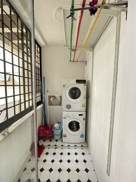 Regent Park, 26 Jalan Lempeng, Room Rental, 140 sqft, Condominium For Rent, by Kris Li, 25182132 - PropertyGuru.com.sg