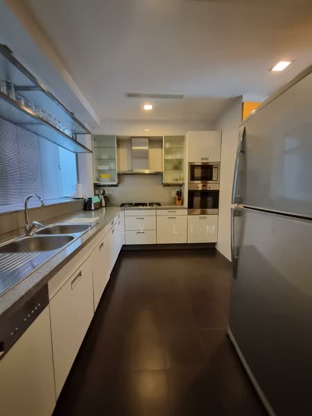 The Light @ Cairnhill, 50 Cairnhill Road, 3 Bedrooms, 1,689 sqft, Condominium For Rent, by Lily Lim, 25185992 - Kitchen - PropertyGuru.com.sg