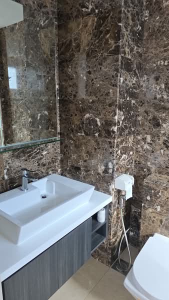 Vista Residences, 26 Jalan Datoh, 4 Bedrooms, 1,410 sqft, Condominium For Rent, by Alphonsus Pereira, 25186702 - master bath - PropertyGuru.com.sg