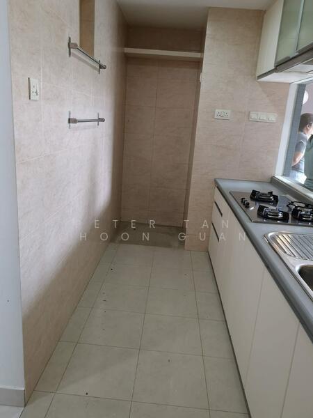 The Lakeshore, 33 Jurong West Street 41, Boon Lay / Jurong / Tuas, 2 Bedrooms, 990 sqft, Condominium For Rent, by Peter Tan Choon Guan, 25189522 - Kitchen - PropertyGuru.com.sg