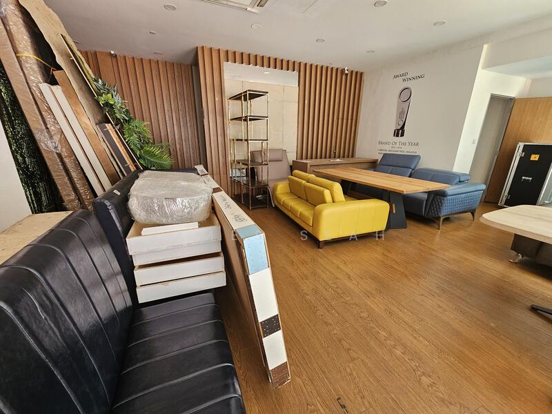 Oxley BizHub, 61 Ubi Road 1, 2,100 sqft, Light Industrial (B1) For Sale, by James Seah, 25190802 - CommercialGuru.com.sg