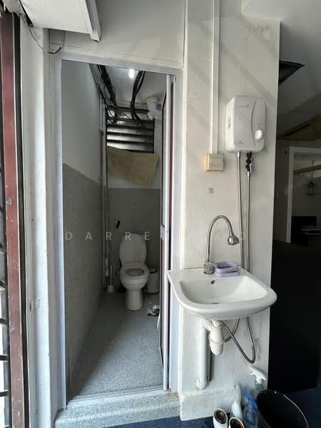 183 Toa Payoh Central, 183 Toa Payoh Central, Balestier / Toa Payoh, 450 sqft, Shop / Shophouse For Rent, by Darren Foo, 25191257 - Bathroom - CommercialGuru.com.sg