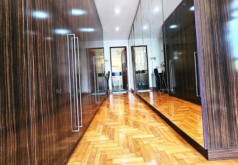 Park Villas, Park Villas Rise, Ang Mo Kio / Bishan / Thomson, 5 Bedrooms, 4,000 sqft, Terraced House For Sale, by Mike Sek Kok Tiong, 25191654 - Master room - Walk-in wardrobe - PropertyGuru.com.sg