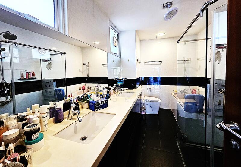Park Villas, Park Villas Rise, Ang Mo Kio / Bishan / Thomson, 5 Bedrooms, 4,000 sqft, Terraced House For Sale, by Mike Sek Kok Tiong, 25191654 - Master room - Restroom - PropertyGuru.com.sg
