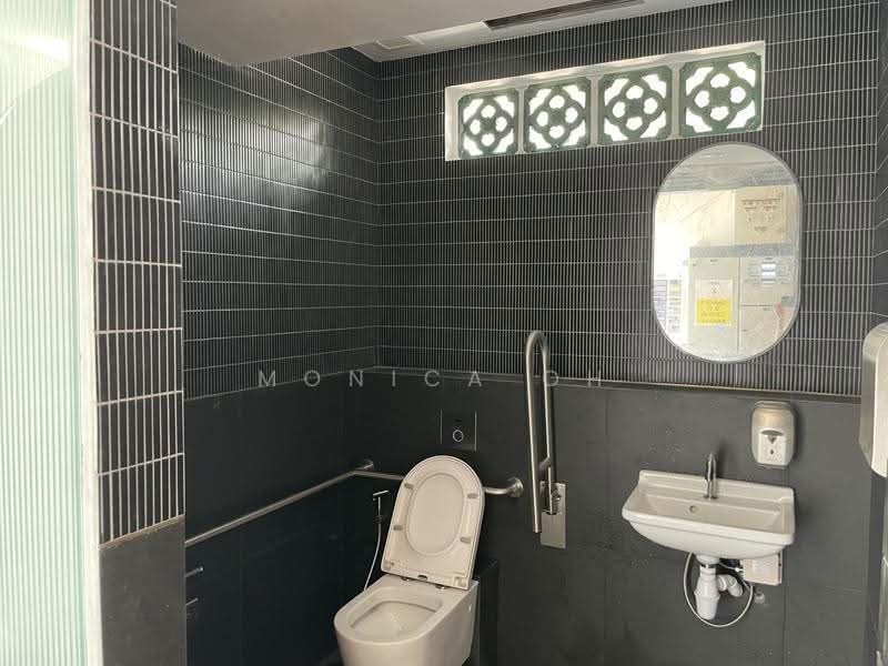 Jalan Pisang, Bugis, Jalan Pisang, Bugis, Arab street, Beach Road / Bugis / Rochor, 2,200 sqft, Shop / Shophouse For Rent, by Monica Oh, 25192979 - CommercialGuru.com.sg