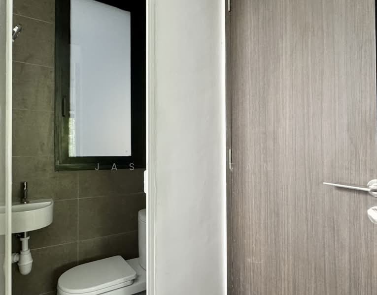 Hyll on Holland, 95 Holland Road, 3 Bedrooms, 1,055 sqft, Condominium For Rent, by Jasmine Tan, 25193670 - Yard Toilet - PropertyGuru.com.sg