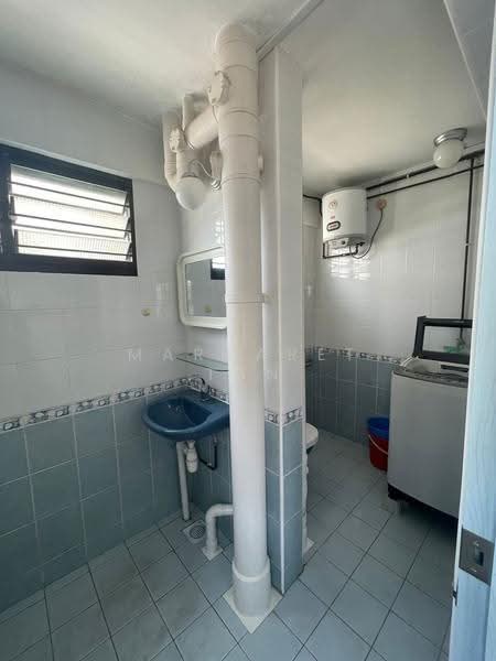 227 Yishun Street 21, 227 Yishun Street 21, Sembawang / Yishun, 3 Bedrooms, 1,442 sqft, HDB Flat For Rent, by Margaret Tan, 25196197 - Bathroom - PropertyGuru.com.sg