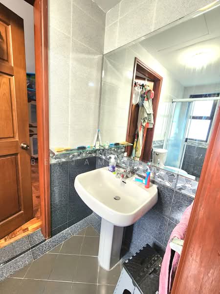 Chiltern Park, 131 Serangoon Avenue 3, 3 Bedrooms, 1,518 sqft, Condominium For Sale, by Benjamin Poh, 25196940 - Jack & Jill Toilet - PropertyGuru.com.sg