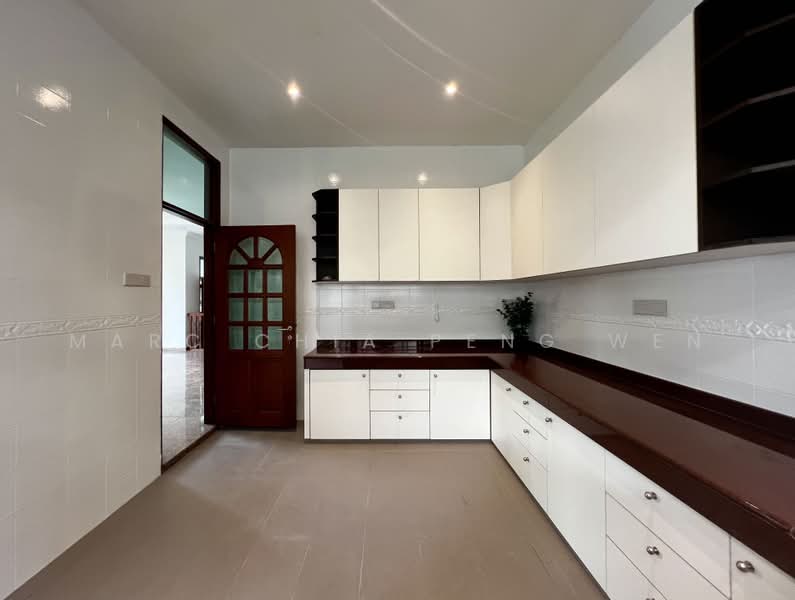 Semi-D in Serangoon Gardens near french school, Huddington/ Kingswear/ Tavistock/ Cowdray, 6 Bedrooms, 6,500 sqft, Semi-Detached House For Rent, by Marc Chia Peng Wen, 25202147 - PropertyGuru.com.sg