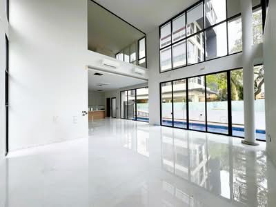 For Sale - Brand New Detached With Home Lift And Pool