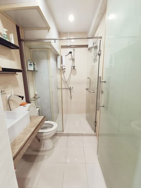 640 Choa Chu Kang Street 64, 640 Choa Chu Kang Street 64, Room Rental, 100 sqft, HDB Flat For Rent, by Benjamin Choong, 25203104 - Common toilet - PropertyGuru.com.sg