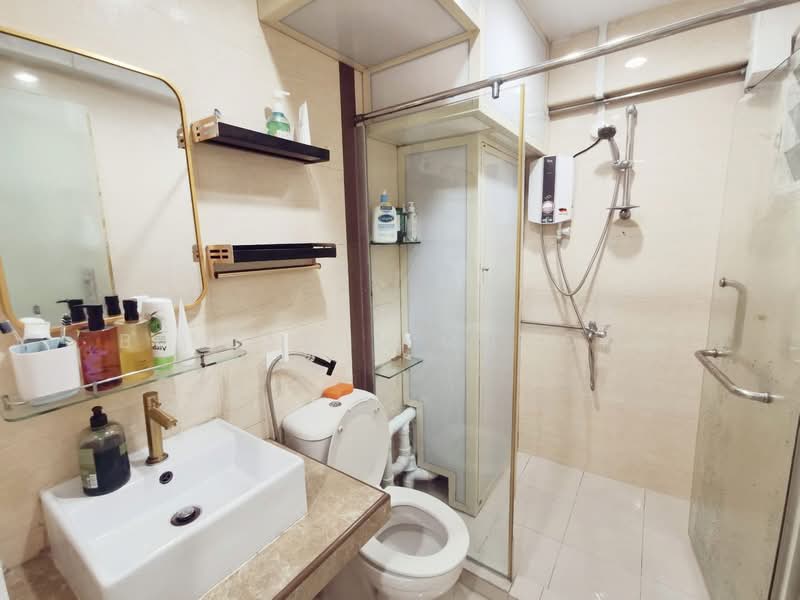 640 Choa Chu Kang Street 64, 640 Choa Chu Kang Street 64, Room Rental, 100 sqft, HDB Flat For Rent, by Benjamin Choong, 25203104 - Common toilet - PropertyGuru.com.sg