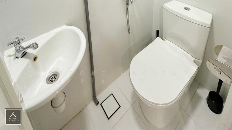 32-03 COMMON BATHROOM