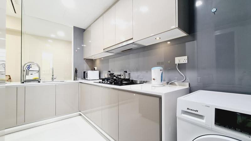 J Gateway, 2 Gateway Drive, Boon Lay / Jurong / Tuas, Room Rental, 100 sqft, Condominium For Rent, by Bespoke Habitat Pte Ltd , 25204352 - 37-03 Kitchen - PropertyGuru.com.sg