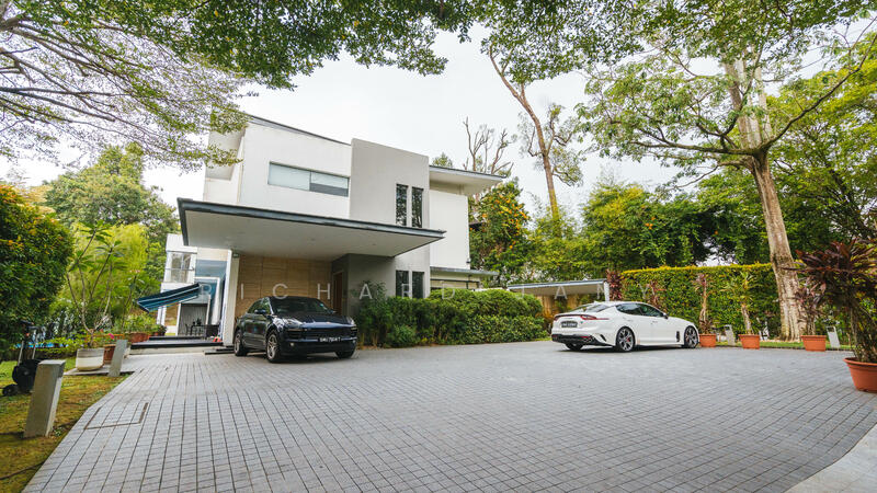 ★ Central Chatsworth GC Bungalow: Pool, Patio, Greenery, Near MRT, Shops, Chatsworth Park, Nassim, Cluny Hill, Bukit Timah, 5 Bedrooms, 7,000 sqft, Good Class Bungalow For Rent, by Richard Jany, 25207026 - Modern Design Ample Guest Parking - PropertyGuru.com.sg