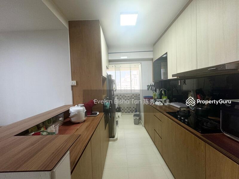 Kitchen & Dining Area 