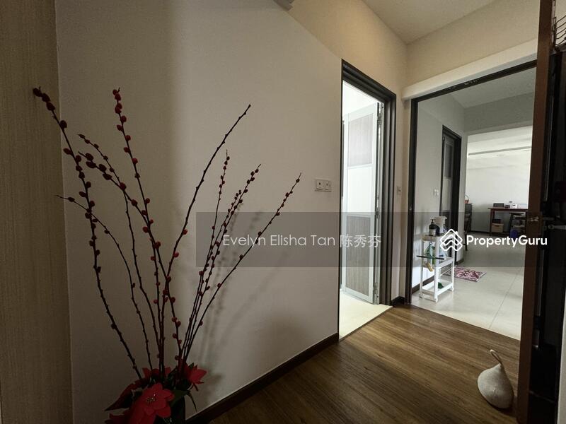 Spacious Master BedRoom Foyer