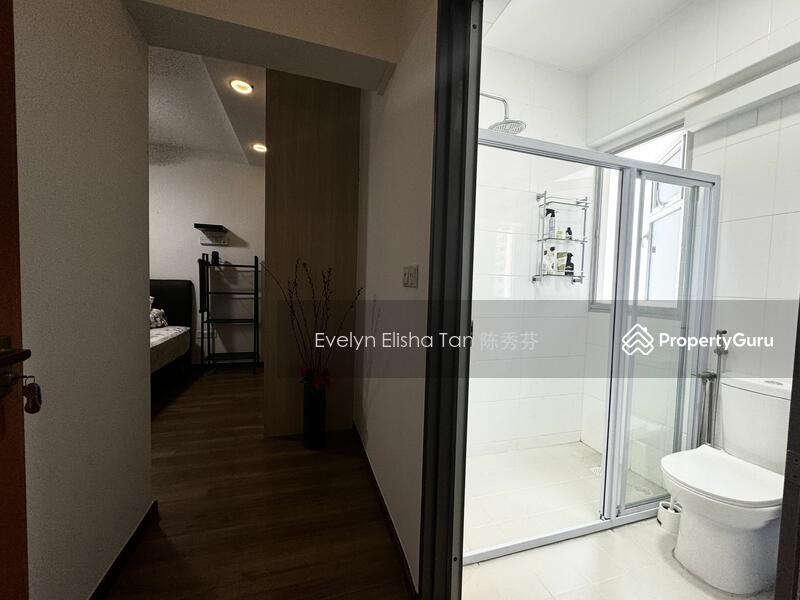 Spacious Master BedRoom Foyer with Ensuite Bathroom