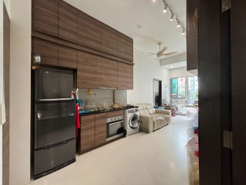 Jade Residences, 5 Lew Lian Vale, 2 Bedrooms, 1,033 sqft, Apartment For Rent, by Hani Lim, 25211534 - Kitchen - PropertyGuru.com.sg