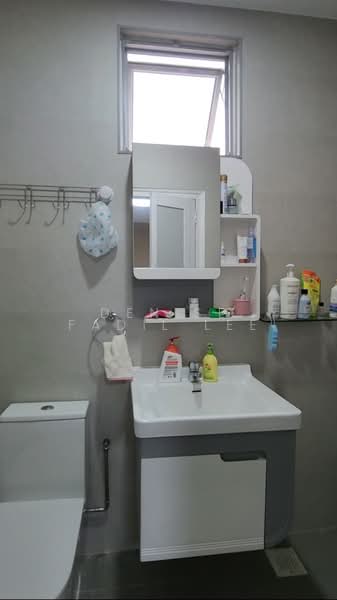 Foh Pin Garden, 21C Charlton Lane, 4 Bedrooms, 1,873 sqft, Corner Terrace For Rent, by Denise Fadil Lee, 25211554 - Common Bathroom. - PropertyGuru.com.sg