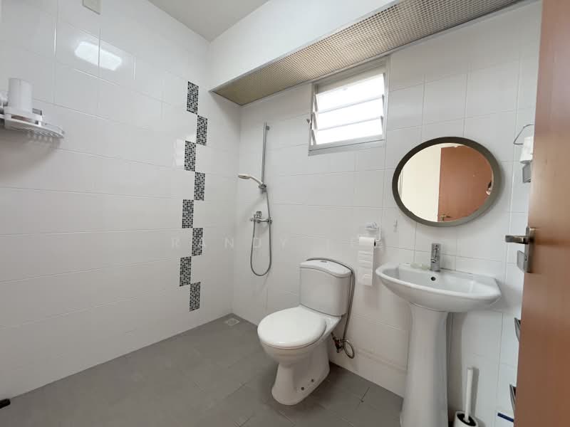 212A Punggol Walk, 212A Punggol Walk, 3 Bedrooms, 1,001 sqft, HDB Flat For Rent, by Randy Lee, 25213111 - master bathroom - PropertyGuru.com.sg
