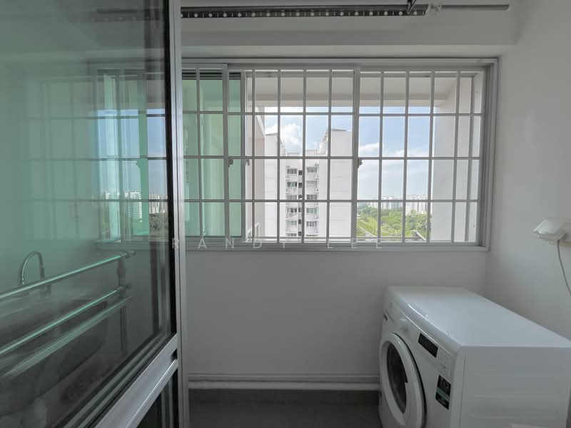 212A Punggol Walk, 212A Punggol Walk, 3 Bedrooms, 1,001 sqft, HDB Flat For Rent, by Randy Lee, 25213111 - yard - PropertyGuru.com.sg