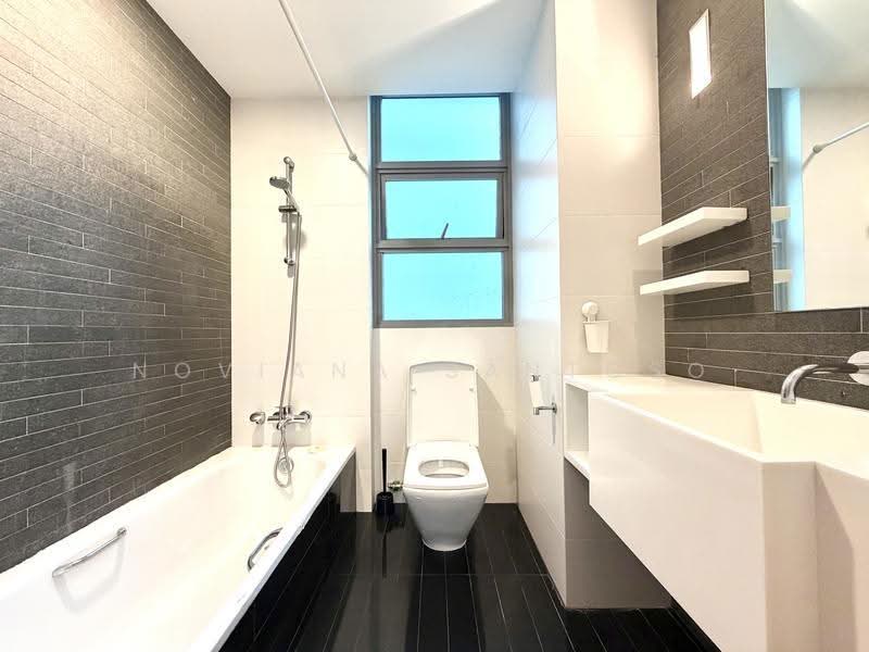 Park Infinia at Wee Nam, 2 Lincoln Road, Newton / Novena, 2 Bedrooms, 850 sqft, Condominium For Rent, by Noviana Santoso, 25214619 - Bathroom - PropertyGuru.com.sg