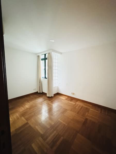 Spacious 2nd Bedroom for Queen Bed