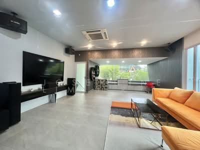 For Sale - Loyang Villas