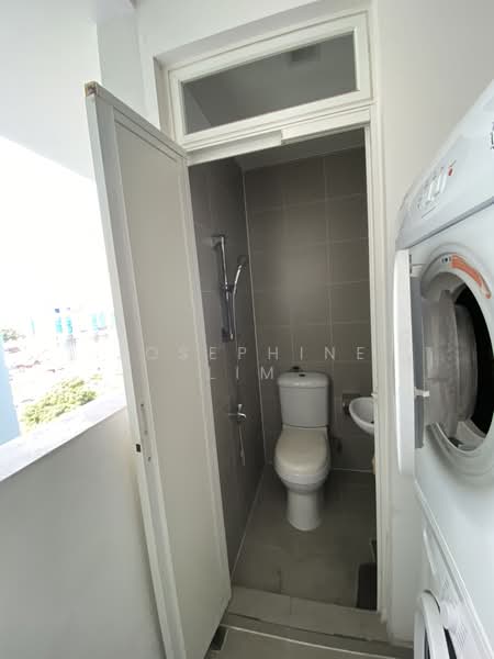 Hundred Trees, 83 West Coast Drive, 3 Bedrooms, 1,302 sqft, Condominium For Rent, by Josephine Lim, 25220018 - PropertyGuru.com.sg