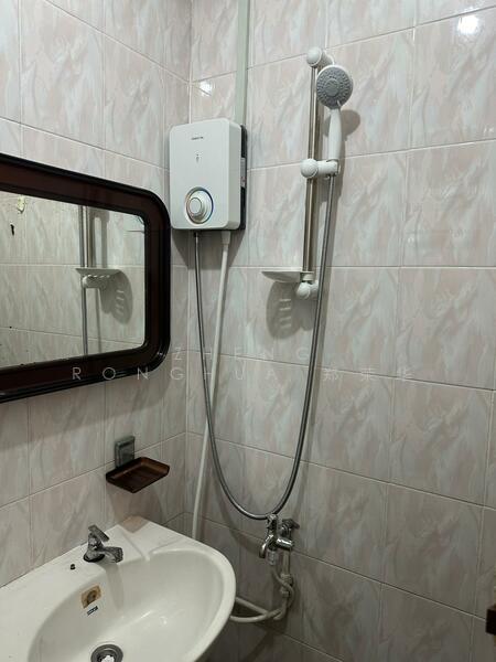 410 Commonwealth Avenue West, 410 Commonwealth Avenue West, Room Rental, 200 sqft, HDB Flat For Rent, by Zheng Ronghua 郑荣华, 25220123 - PropertyGuru.com.sg