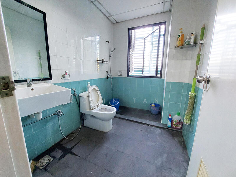 Toh Guan Centre, 21 Toh Guan Road East, 1,356 sqft, Factory / Workshop (B2) For Sale, by Colin Tan, 25221990 - Toh Guan Centre (Interior of Unit) - CommercialGuru.com.sg