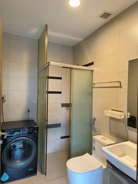 Suites @ Paya Lebar, 420 Upper Paya Lebar Road, 1 Bedroom, 409 sqft, Condominium For Rent, by Aimus Yim, 25223171 - Bathroom - Washer cum Dryer(2 in 1) - PropertyGuru.com.sg