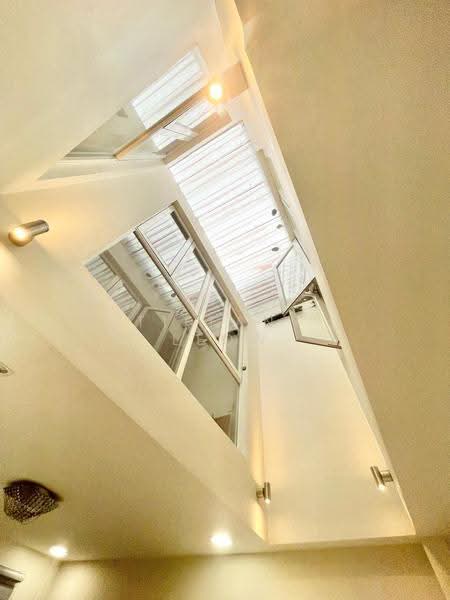 ***NEWLY RENOVATED!!! FEW MINS TO GREAT WORLD CITY & MRT!, JALAN MUTIARA, Tanglin / Holland / Bukit Timah, 6 Bedrooms, 2,800 sqft, Terraced House For Rent, by Tiffany Leow, 25226809 - PropertyGuru.com.sg