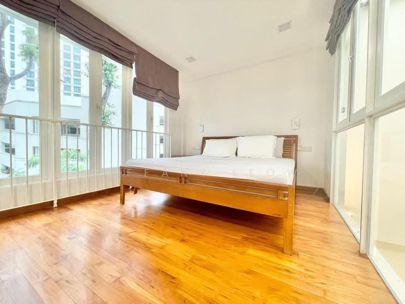 ***NEWLY RENOVATED!!! FEW MINS TO GREAT WORLD CITY & MRT!, JALAN MUTIARA, Tanglin / Holland / Bukit Timah, 6 Bedrooms, 2,800 sqft, Terraced House For Rent, by Tiffany Leow, 25226809 - PropertyGuru.com.sg