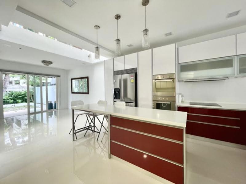 ***NEWLY RENOVATED!!! FEW MINS TO GREAT WORLD CITY & MRT!, JALAN MUTIARA, Tanglin / Holland / Bukit Timah, 6 Bedrooms, 2,800 sqft, Terraced House For Rent, by Tiffany Leow, 25226809 - PropertyGuru.com.sg