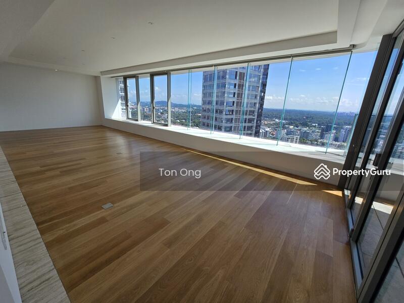 Massive living and dining area