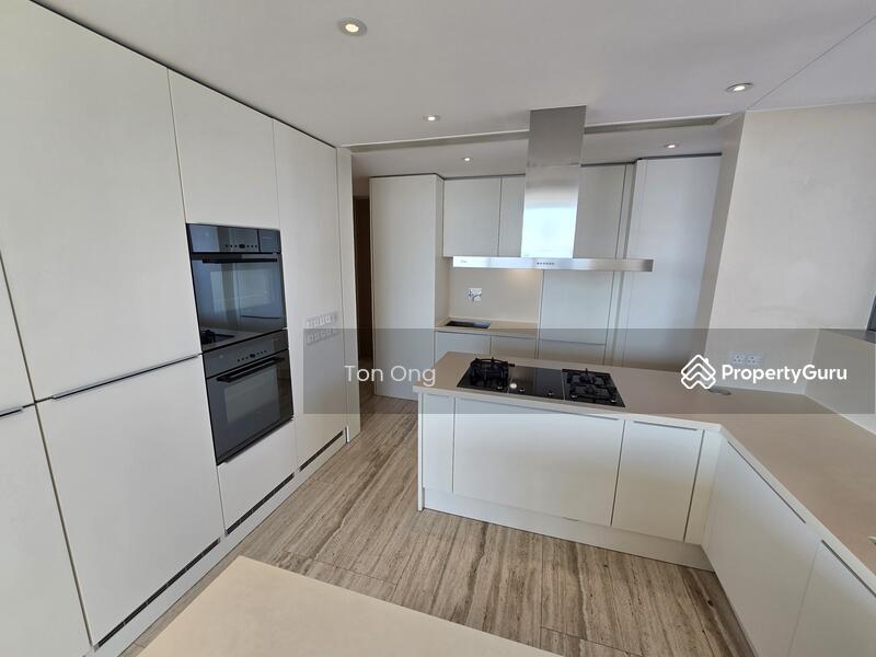 Kitchen with oven, hob/hood, wine cellar and refrigerator
