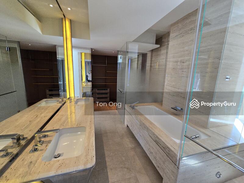 En-suite master bath