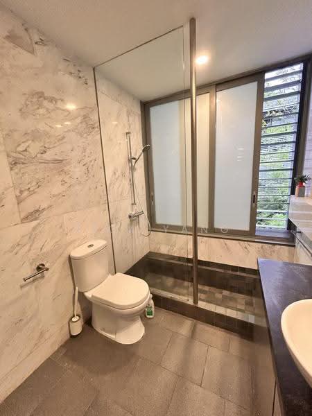 Gilstead Brooks, Gilstead Road, Newton / Novena, 5 Bedrooms, 3,000 sqft, Terraced House For Rent, by Rick Yang, 25227782 - Master Bath - PropertyGuru.com.sg