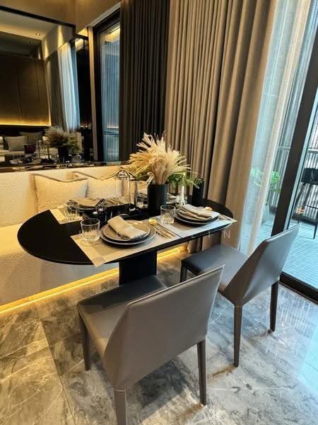 Midtown Bay, 122 Beach Road, Beach Road / Bugis / Rochor, 2 Bedrooms, 743 sqft, Condominium For Sale, by Laura Lin, 25230057 - PropertyGuru.com.sg