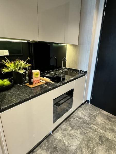 Midtown Bay, 122 Beach Road, Beach Road / Bugis / Rochor, 2 Bedrooms, 743 sqft, Condominium For Sale, by Laura Lin, 25230057 - PropertyGuru.com.sg