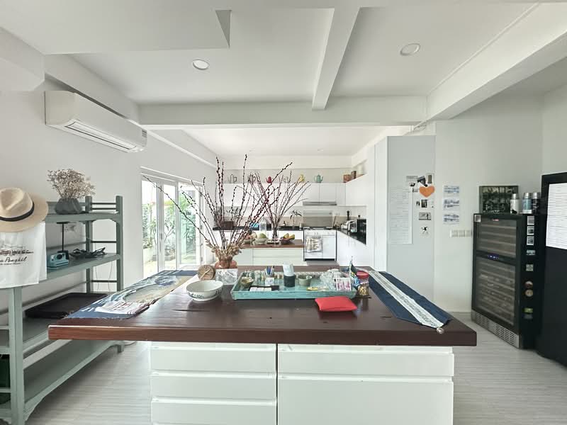 Serangoon Garden Estate, Marlene Avenue, 5 Bedrooms, 3,800 sqft, Semi-Detached House For Rent, by Nicole Chia, 25233536 - PropertyGuru.com.sg