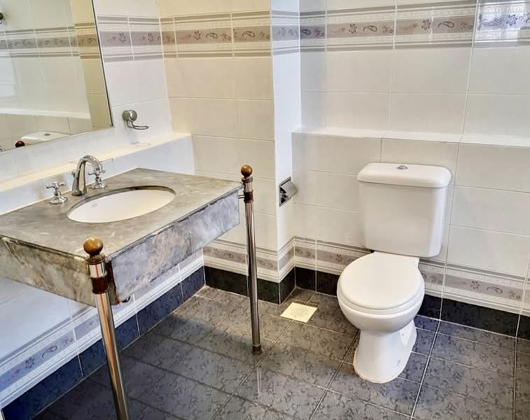 For Rent - Leonie Condotel