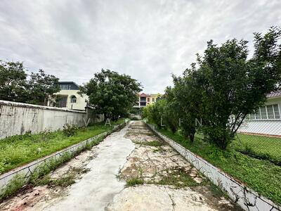 For Sale - ◤ Cheap D19 Original Landed for Redevelopment Bungalow