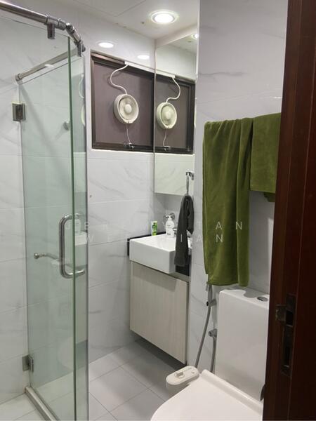 The Mayfair, 1 Jurong East Street 32, 3 Bedrooms, 1,163 sqft, Condominium For Rent, by Jeremy Tan Wee Hian, 25235080 - PropertyGuru.com.sg